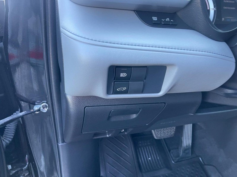 Toyota Highlander Vehicle Image 19