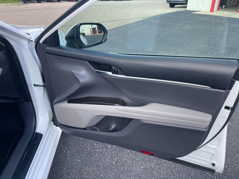 Toyota Camry Vehicle Image 08