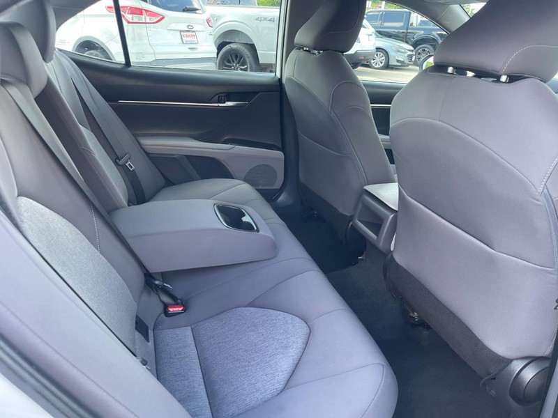 Toyota Camry Vehicle Image 09