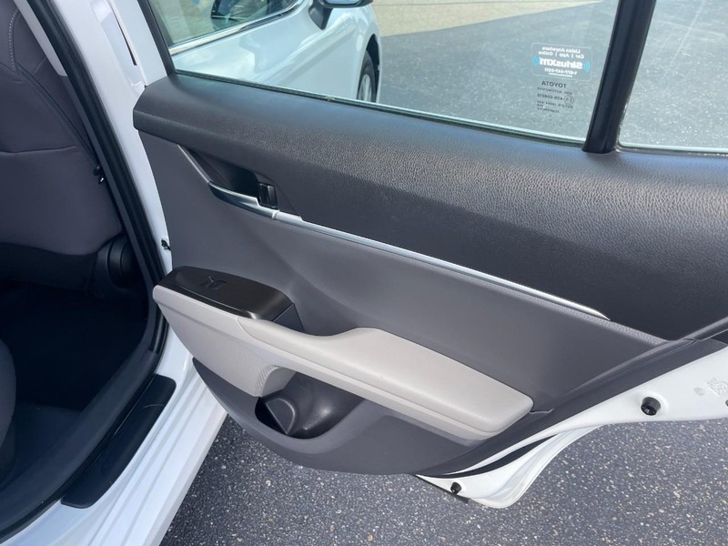 Toyota Camry Vehicle Image 11