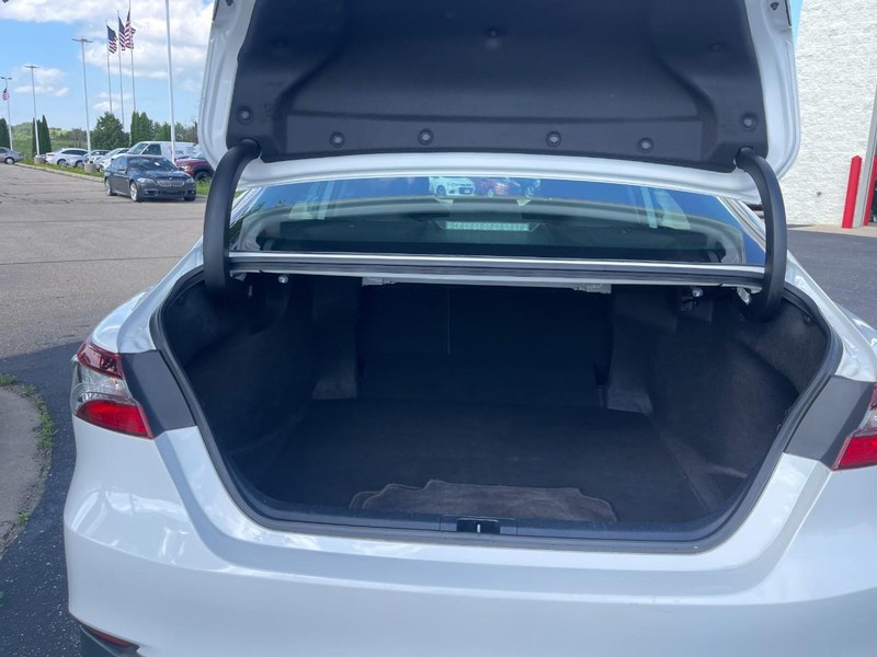 Toyota Camry Vehicle Image 12
