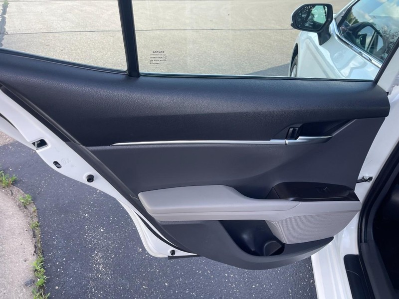 Toyota Camry Vehicle Image 14