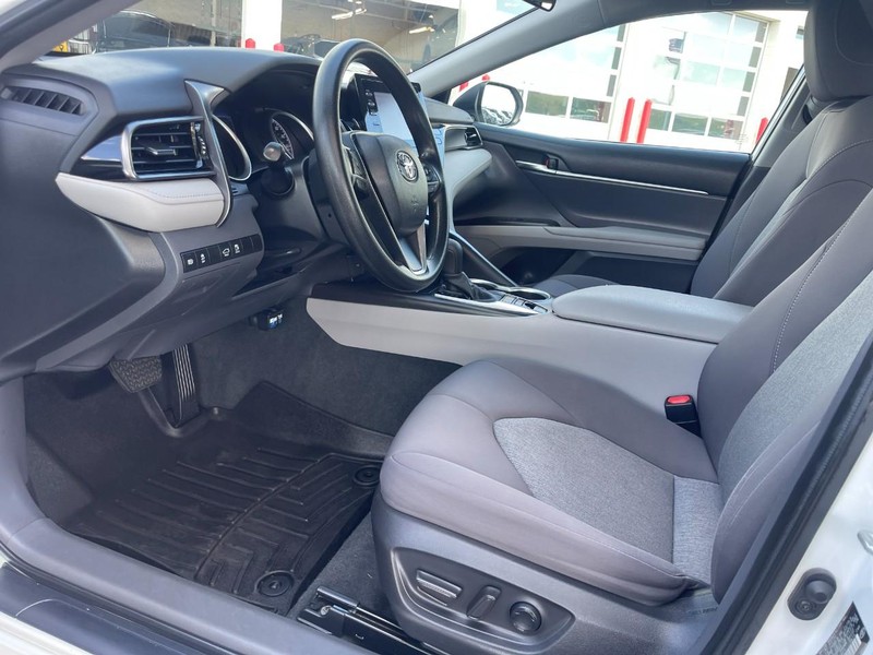 Toyota Camry Vehicle Image 15