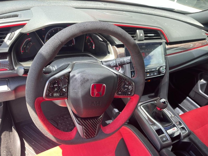 Honda Civic Type R Vehicle Image 13