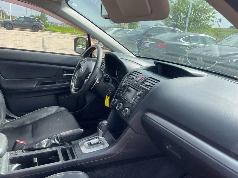 Subaru XV Crosstrek Vehicle Image 02