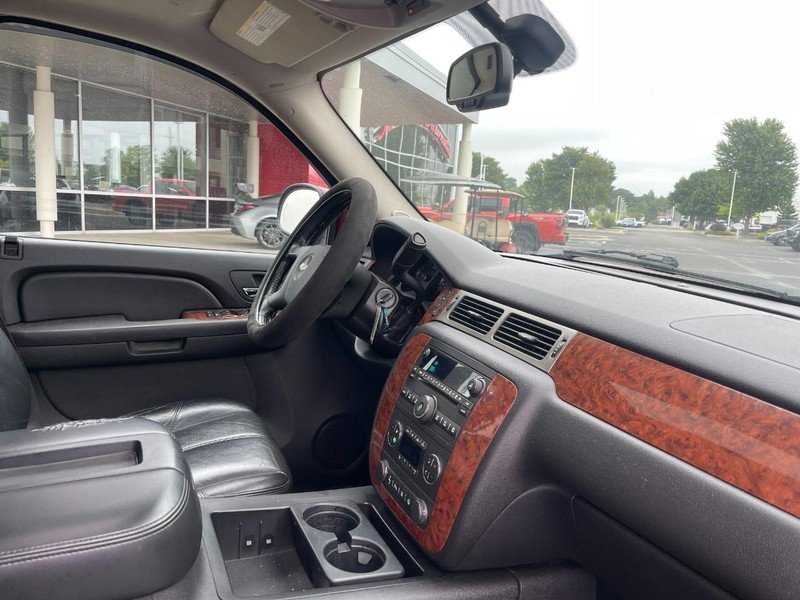 Chevrolet Avalanche Vehicle Full-screen Gallery Image 03
