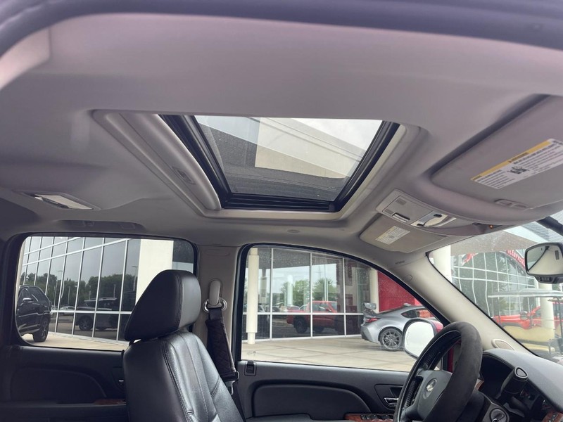 Chevrolet Avalanche Vehicle Full-screen Gallery Image 04