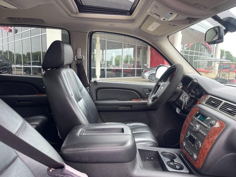 Chevrolet Avalanche Vehicle Full-screen Gallery Image 05
