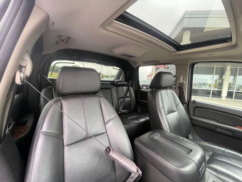 Chevrolet Avalanche Vehicle Full-screen Gallery Image 06