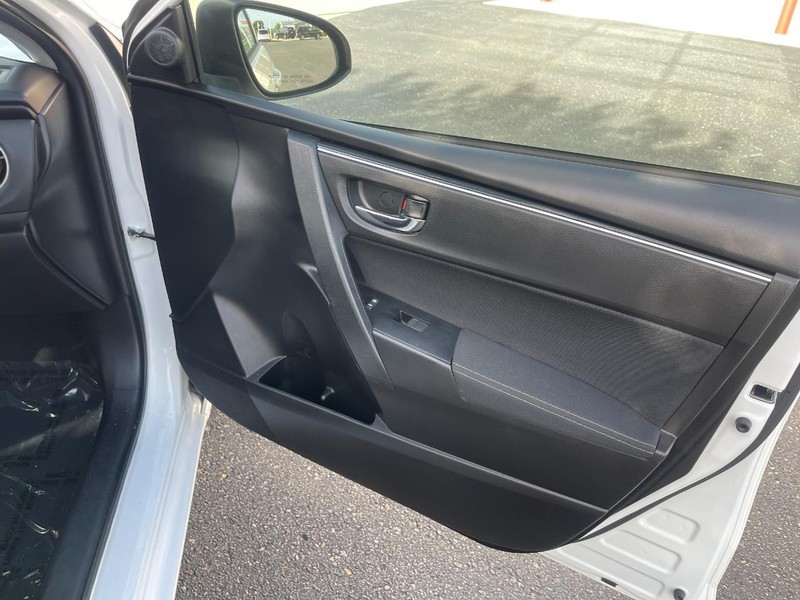 Toyota Corolla Vehicle Image 08