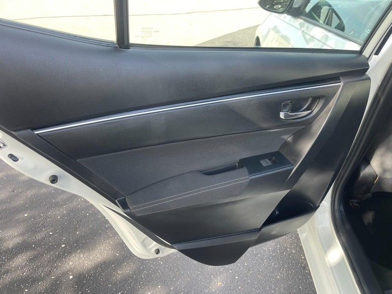 Toyota Corolla Vehicle Image 13