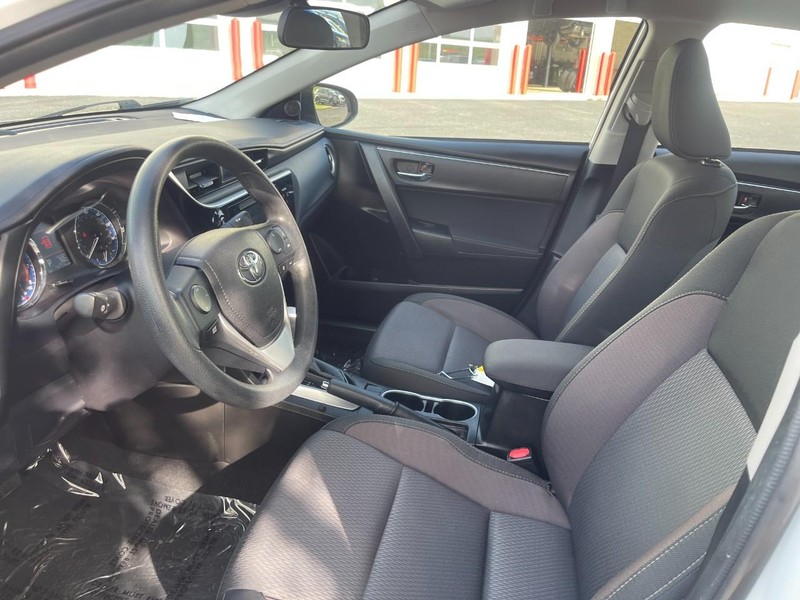 Toyota Corolla Vehicle Image 14