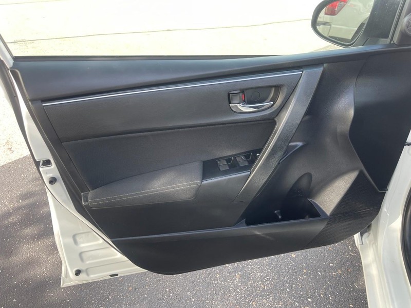Toyota Corolla Vehicle Image 15