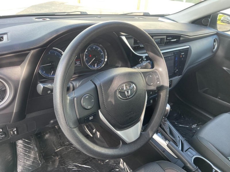 Toyota Corolla Vehicle Image 16