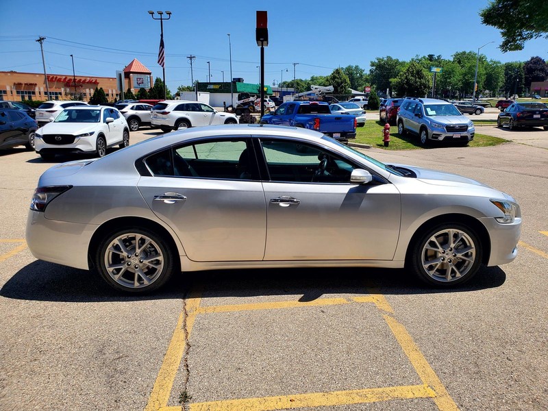 Nissan Maxima Vehicle Image 04