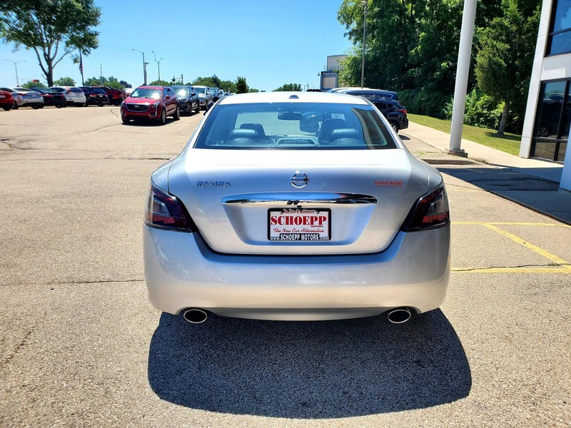 Nissan Maxima Vehicle Image 06