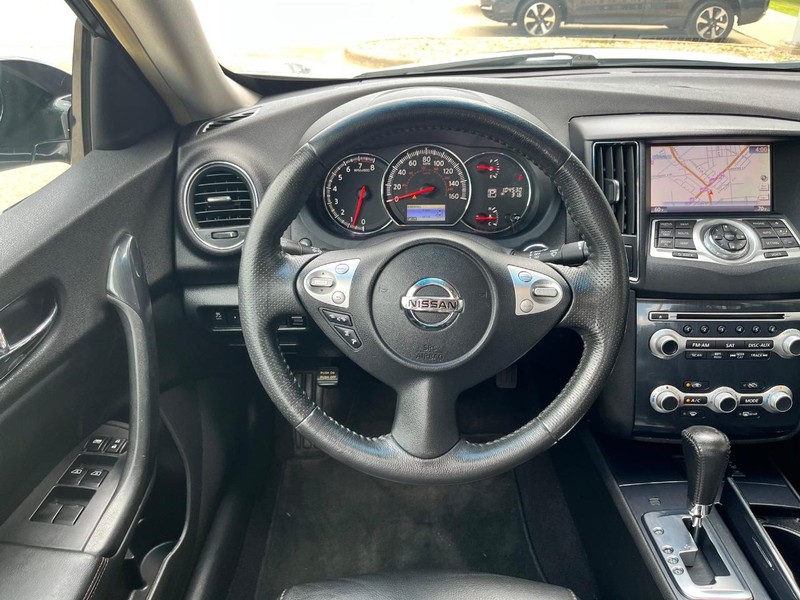 Nissan Maxima Vehicle Image 09