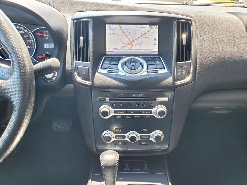 Nissan Maxima Vehicle Image 10