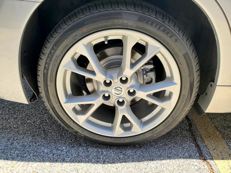 Nissan Maxima Vehicle Image 17