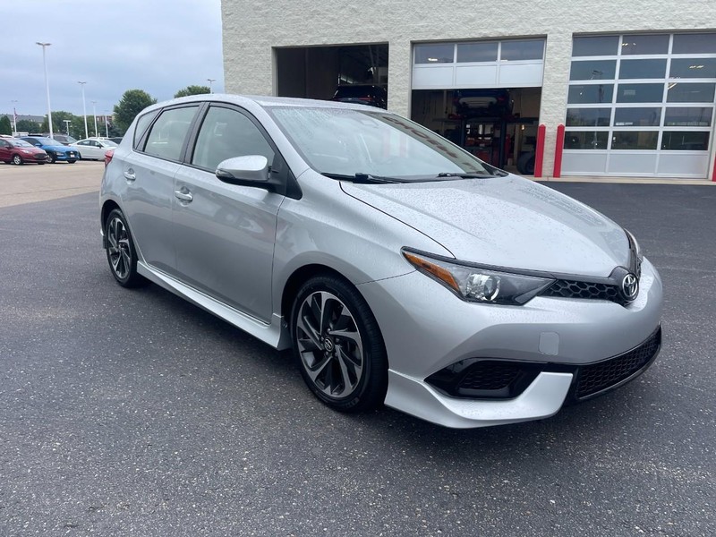 Toyota Corolla iM Vehicle Image 02