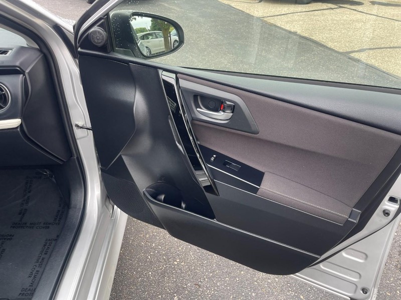 Toyota Corolla iM Vehicle Image 08