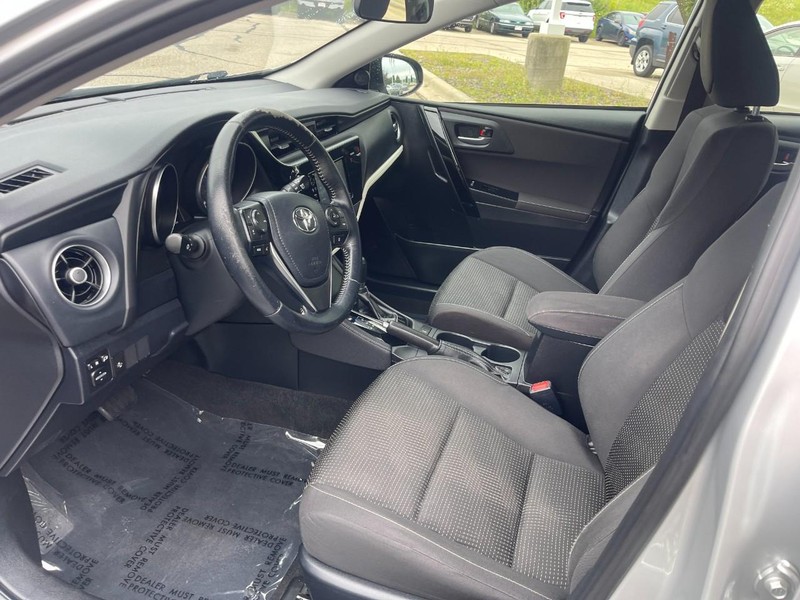 Toyota Corolla iM Vehicle Image 15