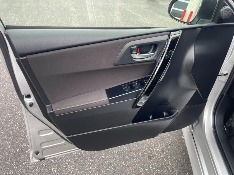 Toyota Corolla iM Vehicle Image 16