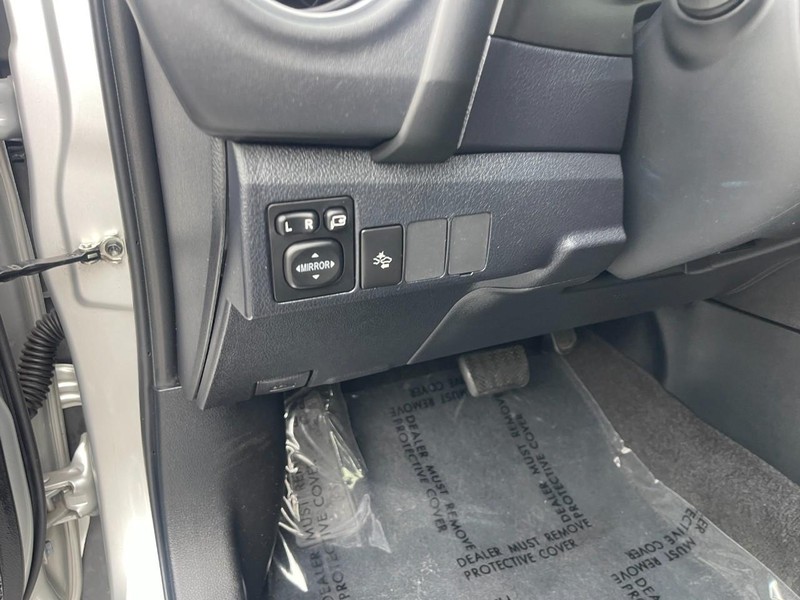 Toyota Corolla iM Vehicle Image 17