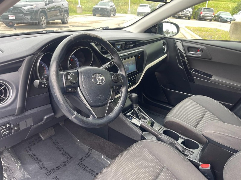 Toyota Corolla iM Vehicle Image 18