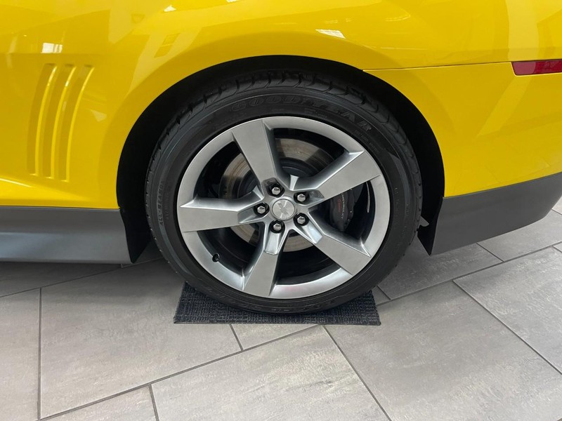 Chevrolet Camaro Vehicle Image 05