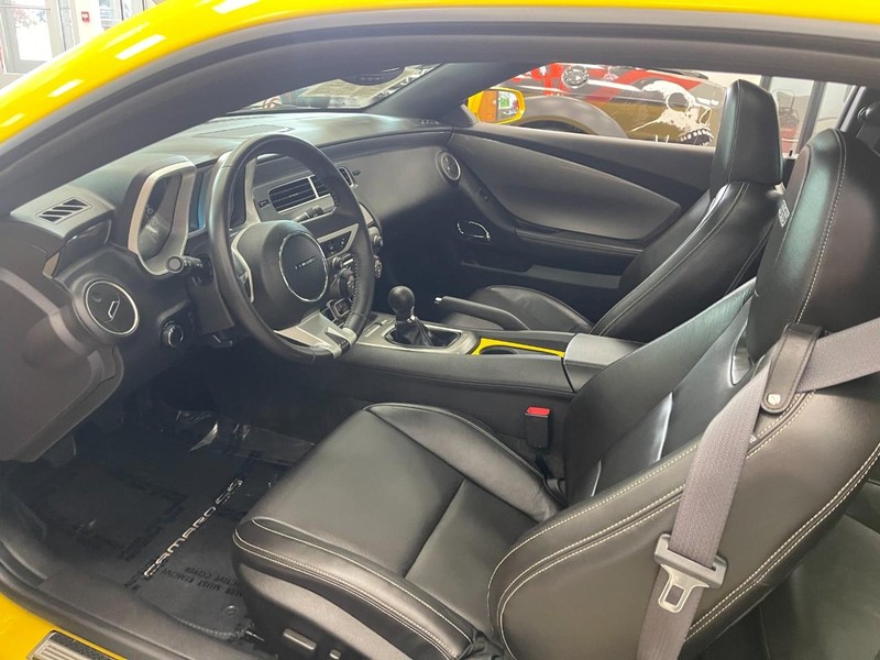 Chevrolet Camaro Vehicle Image 16