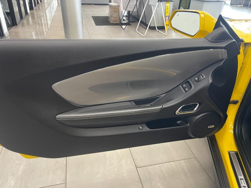 Chevrolet Camaro Vehicle Image 17