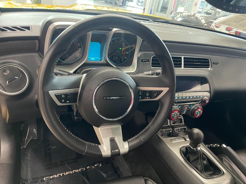 Chevrolet Camaro Vehicle Image 21