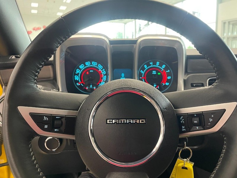 Chevrolet Camaro Vehicle Image 24