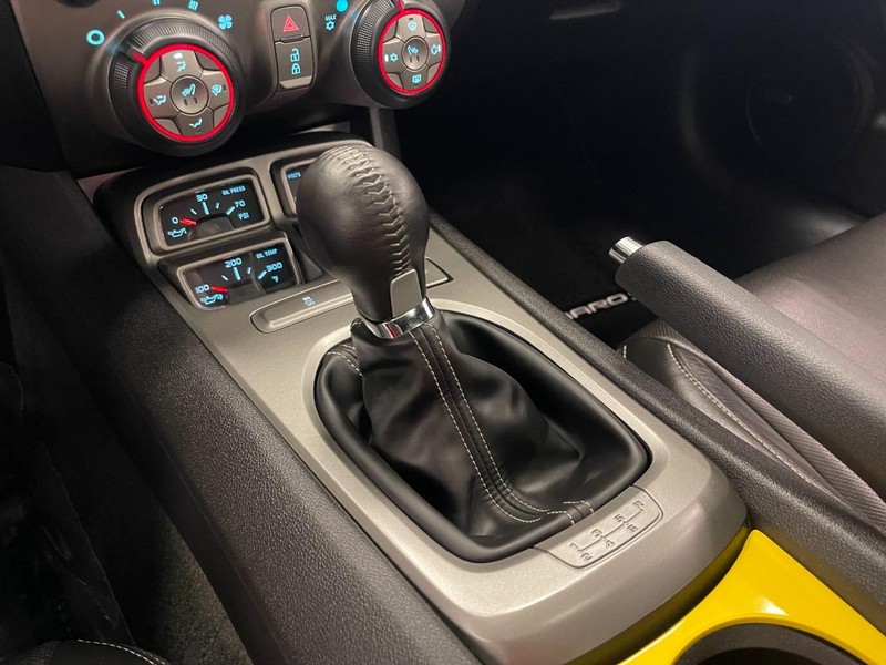 Chevrolet Camaro Vehicle Image 33