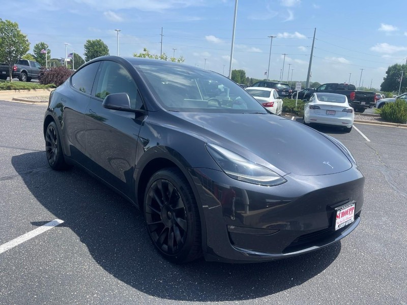 Tesla Model Y Vehicle Image 02