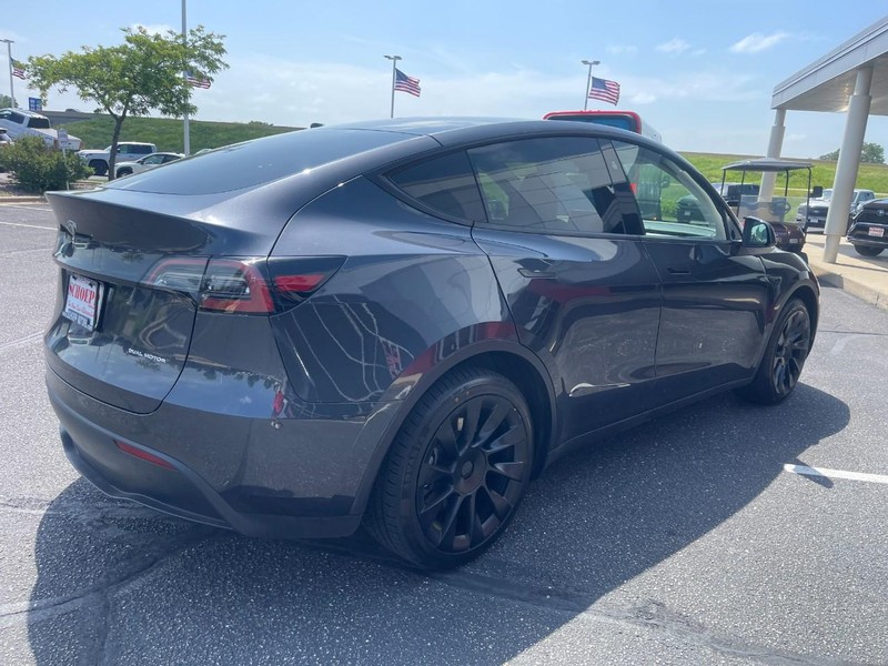 Tesla Model Y Vehicle Image 03