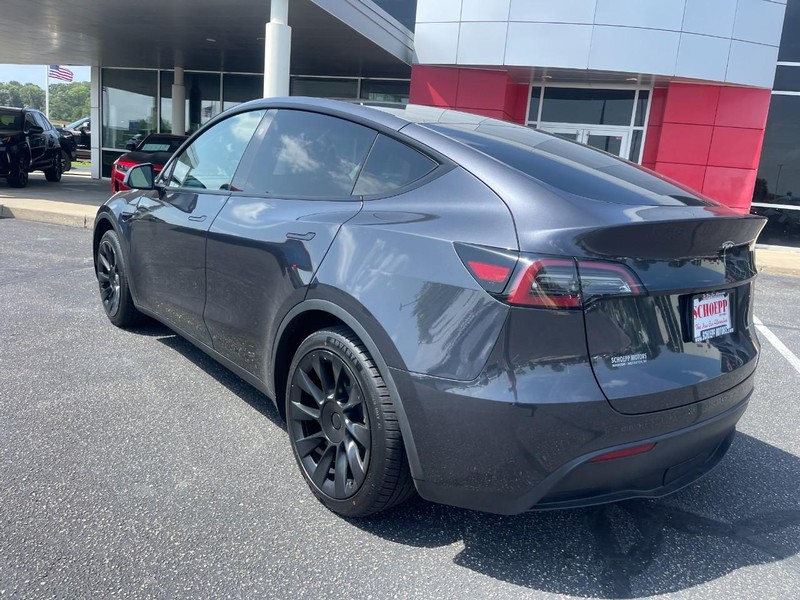 Tesla Model Y Vehicle Image 04