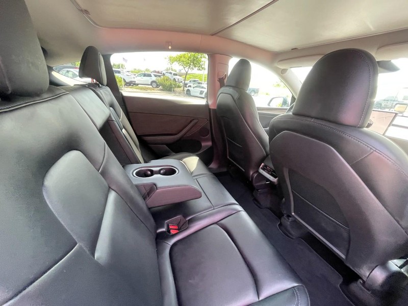 Tesla Model Y Vehicle Image 10