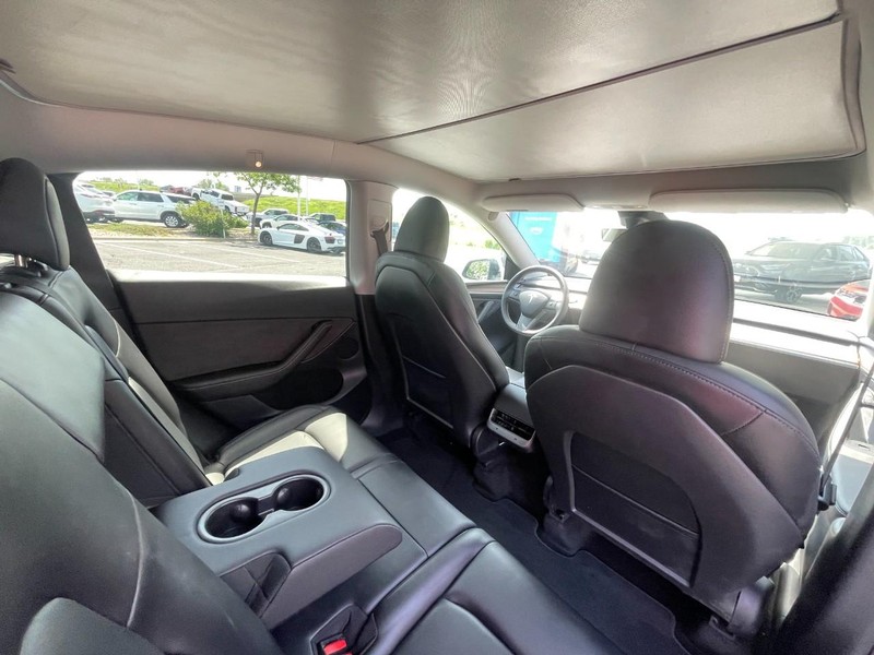 Tesla Model Y Vehicle Image 11