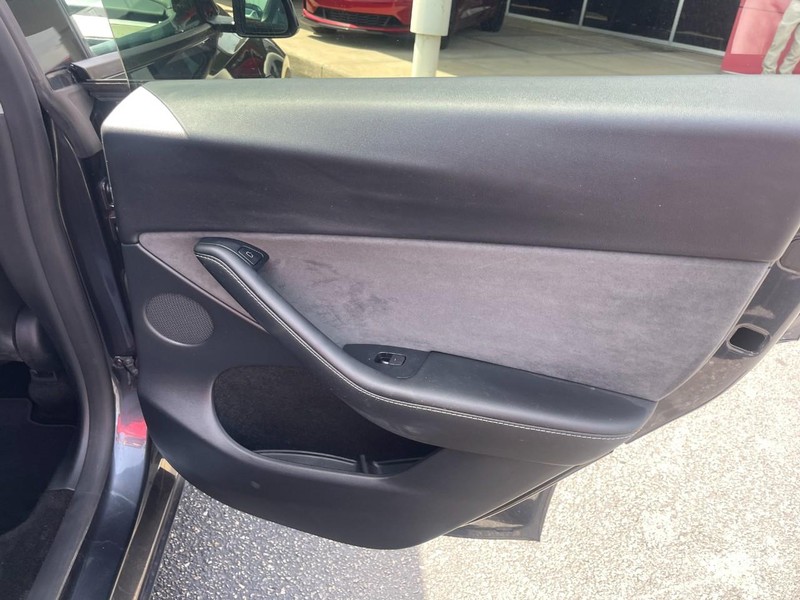 Tesla Model Y Vehicle Image 12