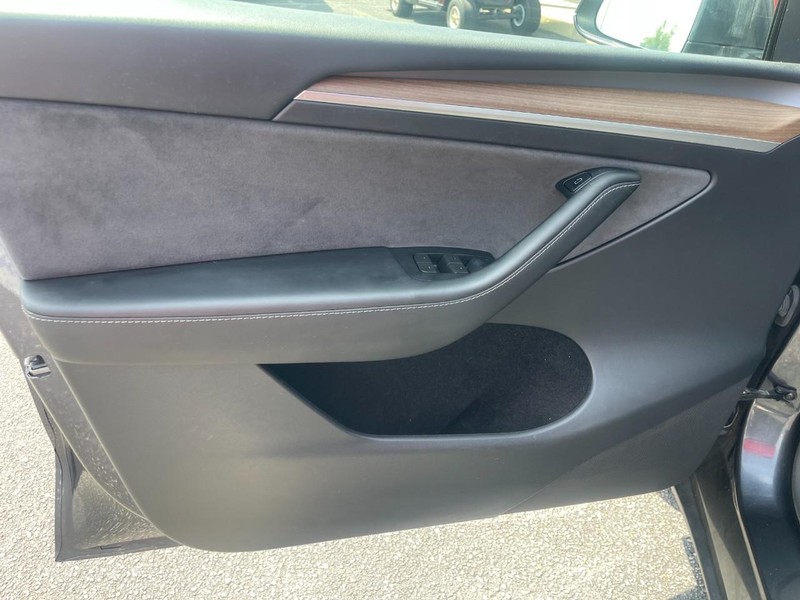 Tesla Model Y Vehicle Image 17
