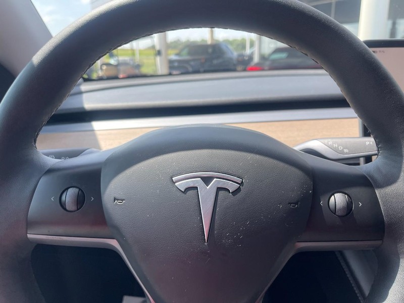 Tesla Model Y Vehicle Image 19