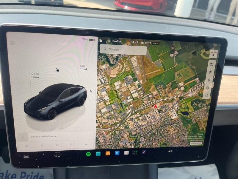 Tesla Model Y Vehicle Image 20