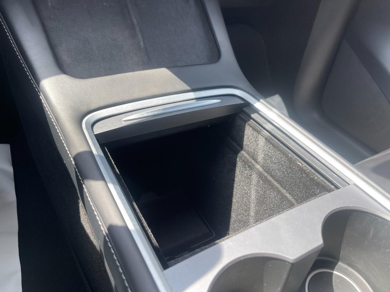 Tesla Model Y Vehicle Image 23
