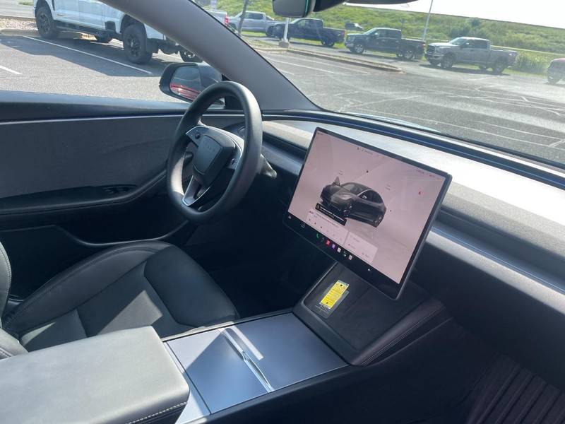 Tesla Model 3 Vehicle Image 06
