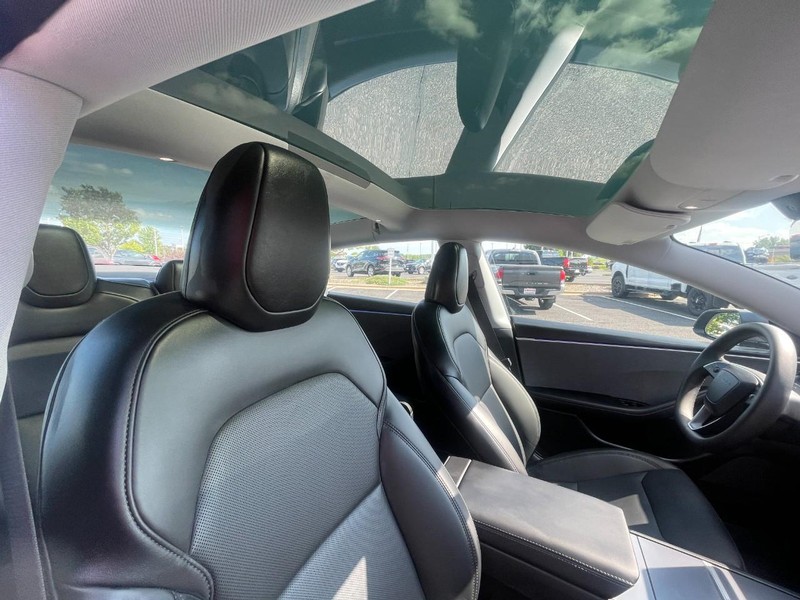Tesla Model 3 Vehicle Image 07