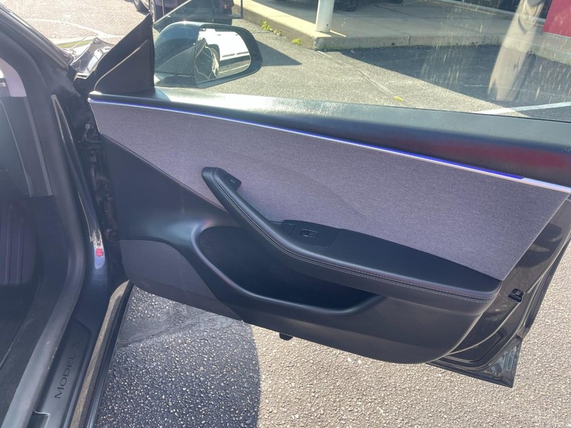 Tesla Model 3 Vehicle Image 09