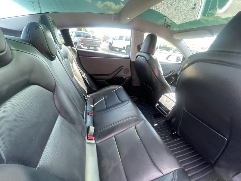 Tesla Model 3 Vehicle Image 10