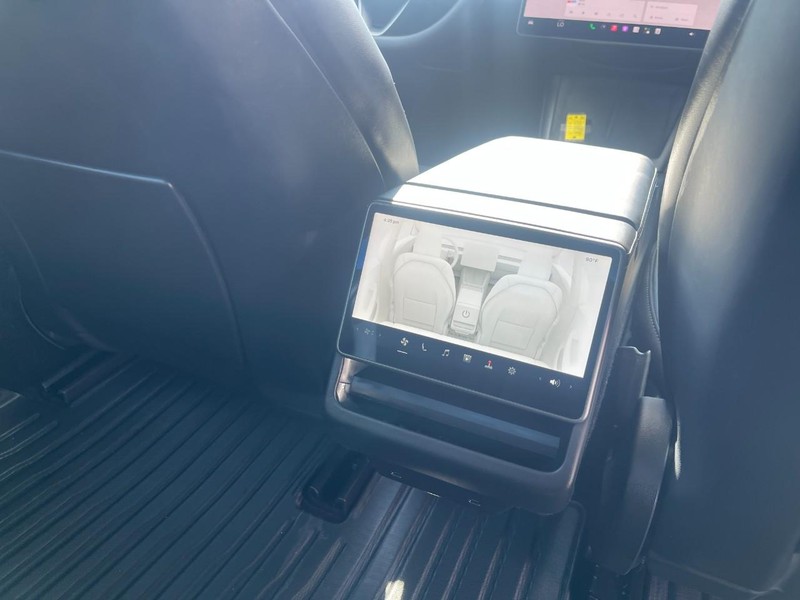 Tesla Model 3 Vehicle Image 11